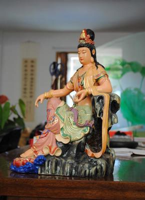 匠心獨(dú)運(yùn) 40公分自在觀音菩薩木雕，傳承千年的工藝珍品